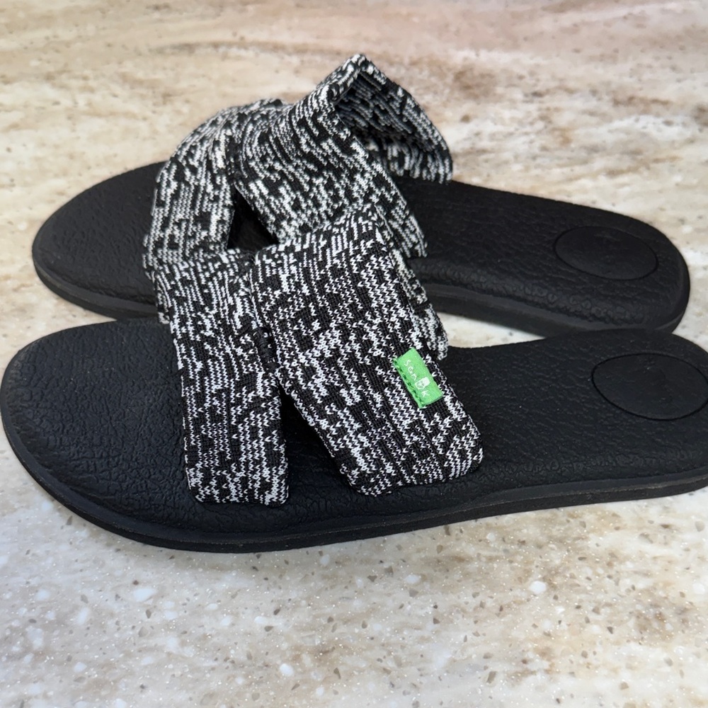 Sanuk Black & White Knit Slide Sandals